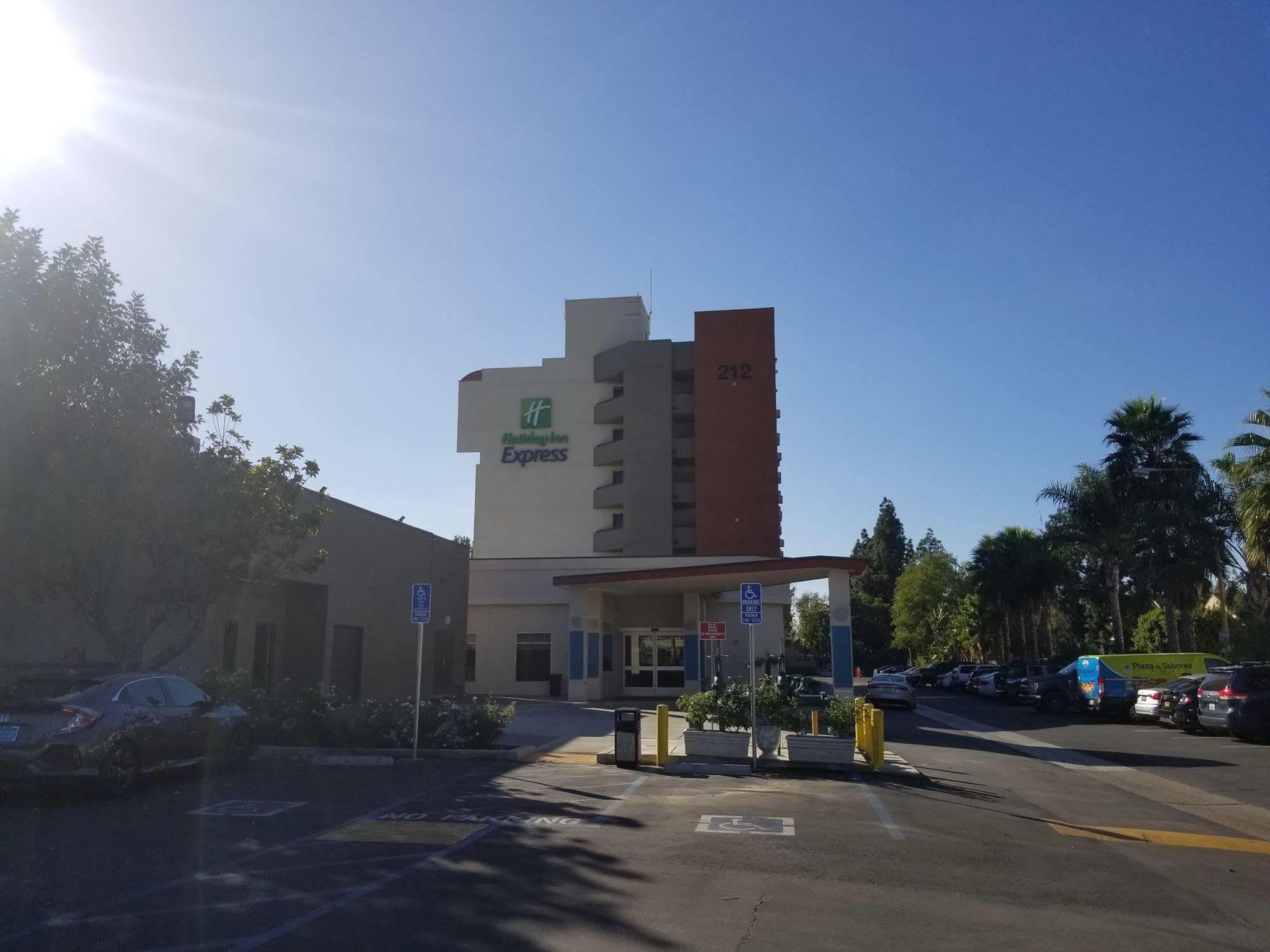 Holiday Inn Express Fullerton-Anaheim By Ihg Εξωτερικό φωτογραφία
