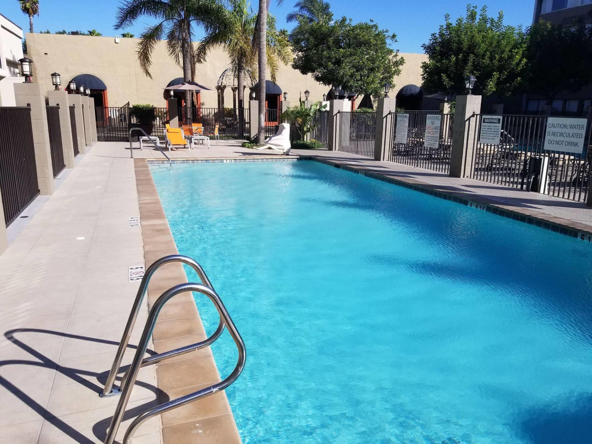 Holiday Inn Express Fullerton-Anaheim By Ihg Εξωτερικό φωτογραφία